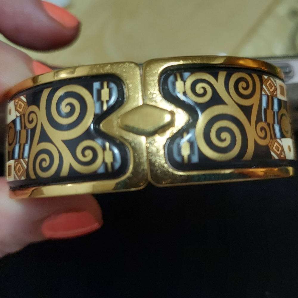 Frey Wille Elegant Gold and Black Bracelet
